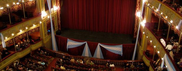 ¿Qué tareas desempeña un regidor de teatro?