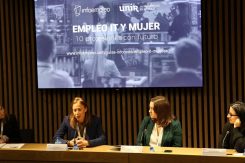 mesa redonda muejres tic