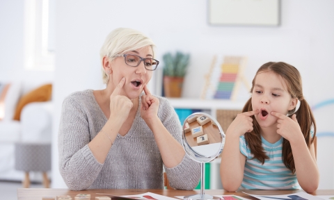 Máster en Logopedia Proper articulation therapy for girl